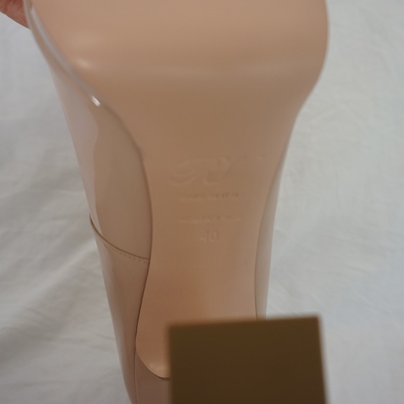 Roger Vivier Viv' Square Metal Buckle Platform Pumps in Patent Nude Leather - Picture 12 of 14